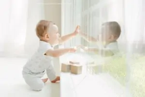 Правильные стеклянные двери и окна для безопасности вашего ребенка