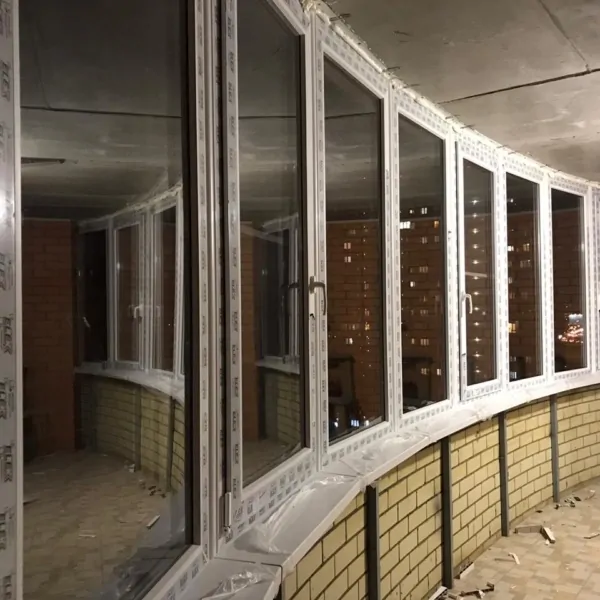 Эркерный 11 метровый балкон из профиля ELEX