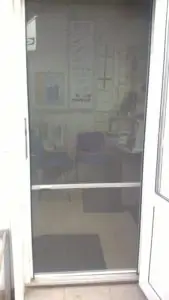Москитная сетка на металлопластиковую дверь