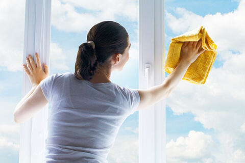 Как правильно мыть окна без разводов