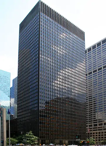 Стеклянный фасад здания Seagrams в Нью-Йорке