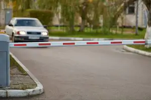 Зачем вашему дому нужен шлагбаум?