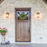 Новые классические идеи для оформления вашей входной двери