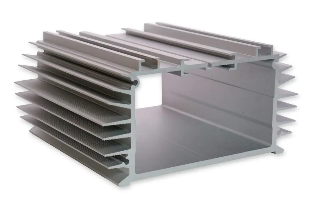 Какие бывают алюминиевые профили для светодиодных светильников: обзор разновидностей и областей применения