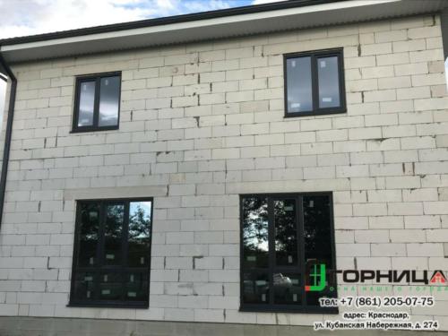 Монтаж окон из профиля Elex 70 мм с ламинацией антрацит в частном доме в станице Старонижестеблиевской