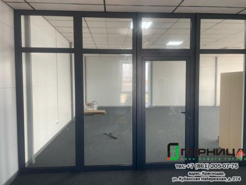 Офисная перегородка с дверью, из холодного алюминия 48 мм, в цвете антрацит ral 7016