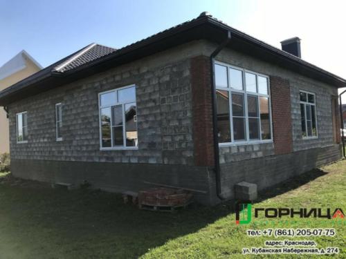 Остеклён частный дом в станице Курчанской