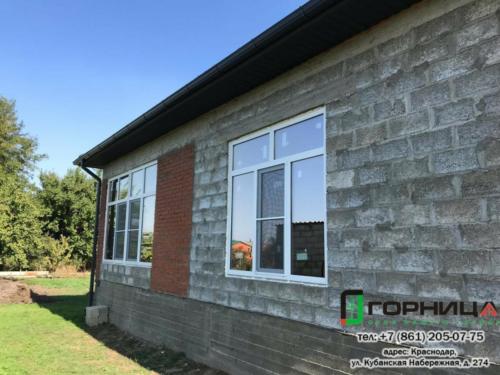 Остеклён частный дом в станице Курчанской